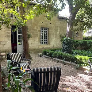  Couette-café Face Au Palais